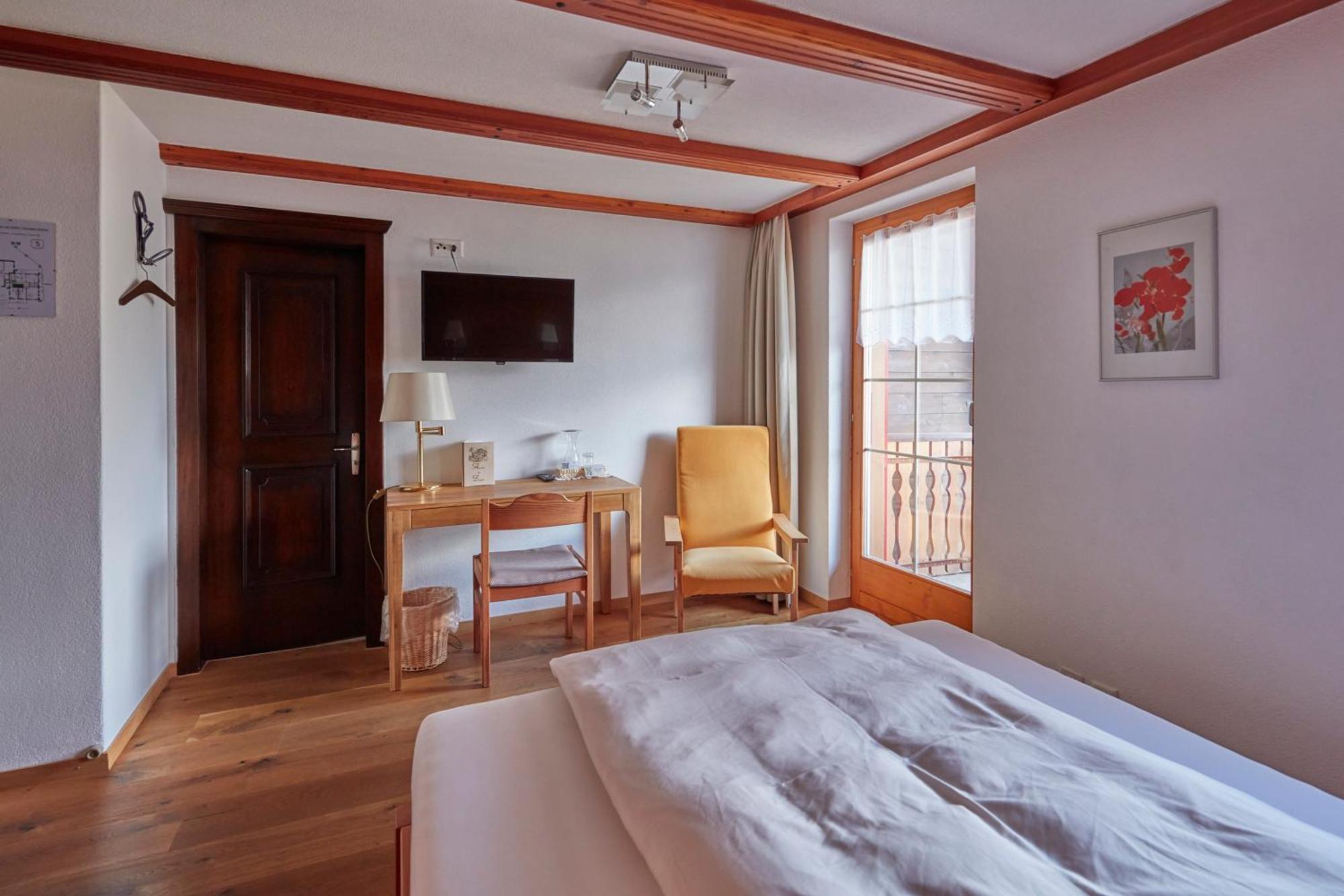 Hotel Alpenblick Zeneggen Bagian luar foto