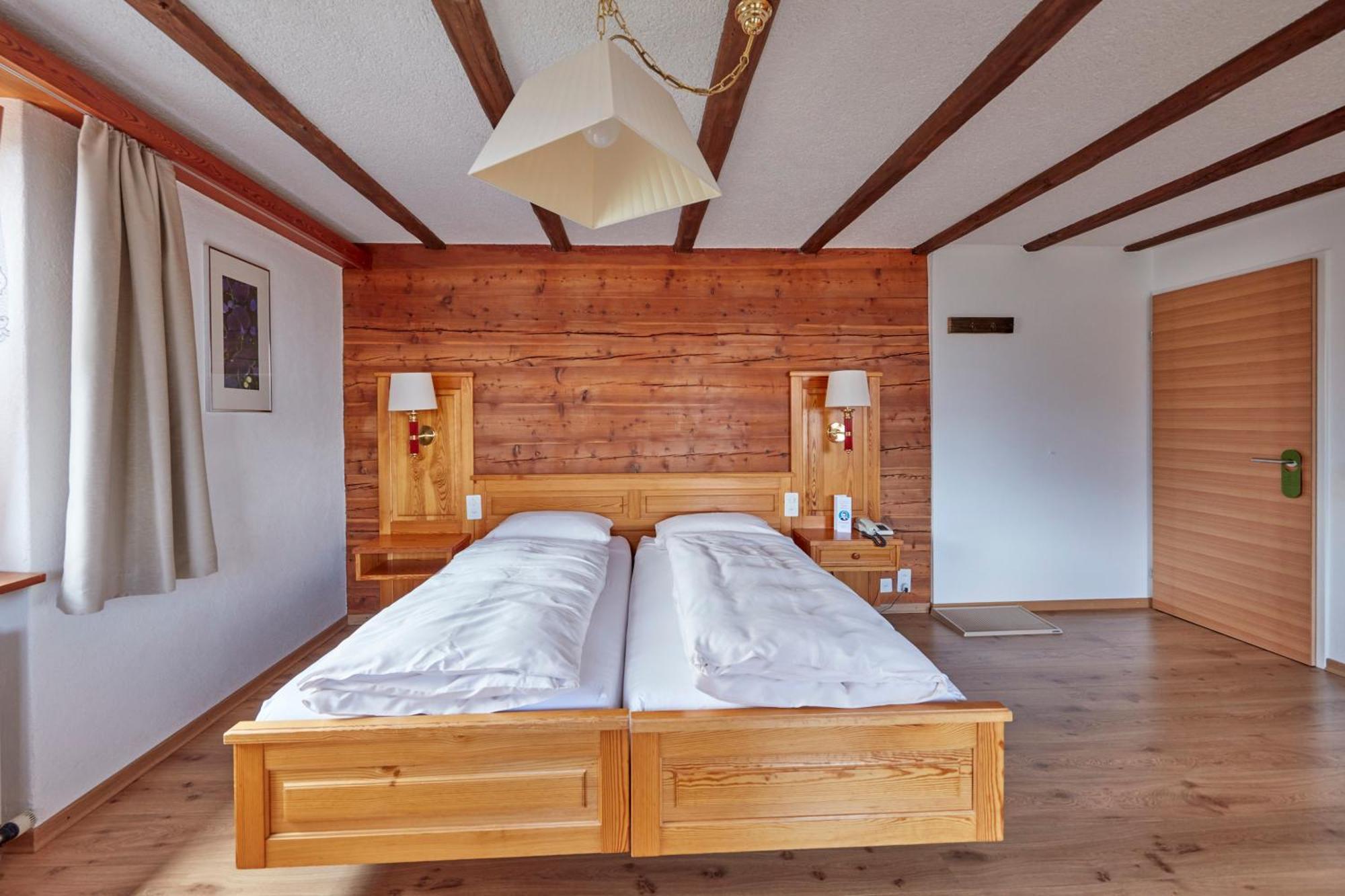 Hotel Alpenblick Zeneggen Bagian luar foto
