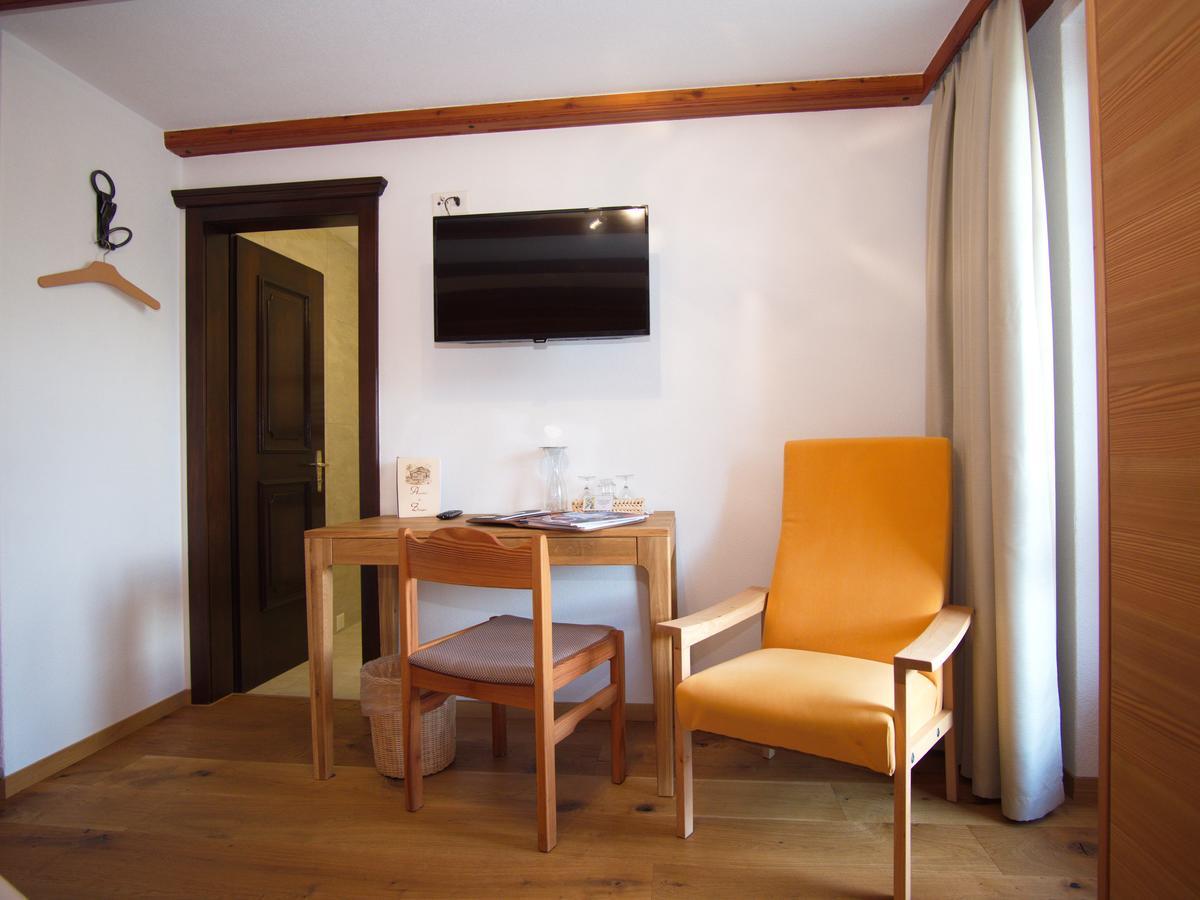 Hotel Alpenblick Zeneggen Bagian luar foto