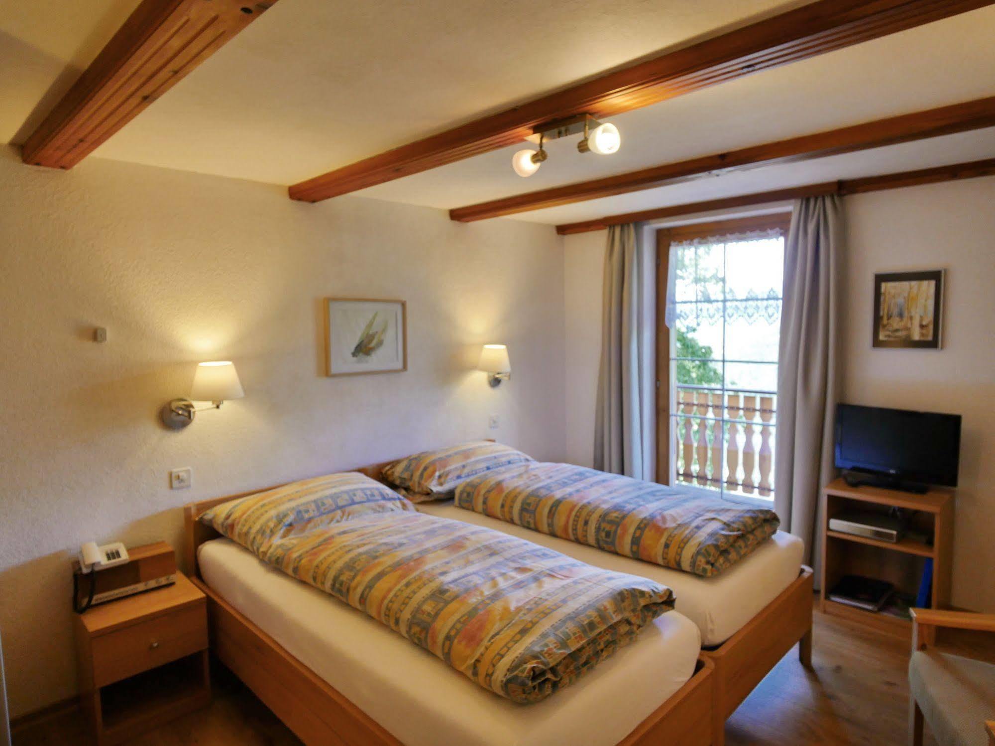 Hotel Alpenblick Zeneggen Bagian luar foto
