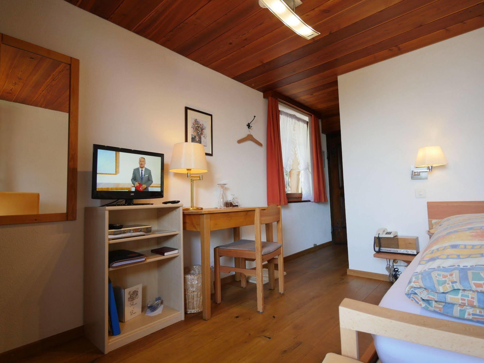 Hotel Alpenblick Zeneggen Bagian luar foto